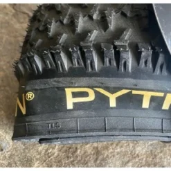 Pneu HUTCHINSON PYTHON 2 27,5x2.25 Hardskin RaceRipost Enduro Tubeless Ready Souple -PERIPHERIQUES Soldes Magasin pneu hutchinson python 2 275x225 hardskins raceripost enduro tubeless ready souple 1